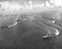 La Task Force 38 manœuvre au large des côtes du Japon, août 1945.
