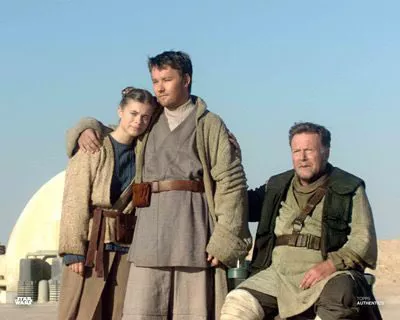 Owen Lars - Owen Lars était le demi frère d'Anakin Skywalker, et surtout l'oncle et le tuteur de Luke Skywalker.