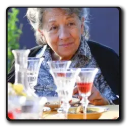Vieille Femme Sur Les Escaliers(films-non-classes)