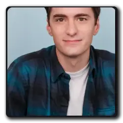 Agent De La Station Service(lovecraft-country_2020)