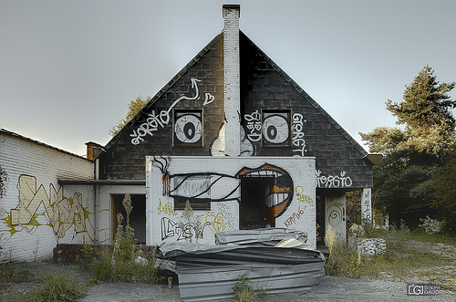 Doel, The haunted house watches you