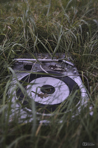 Doel, Abandoned record player