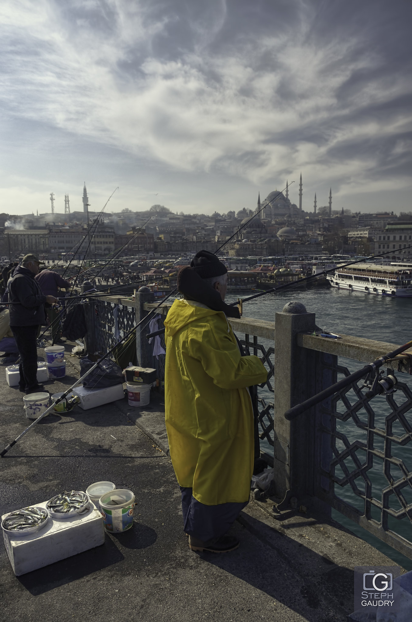 Istanbul / Istanbul, Fishermen on Galata Bridge