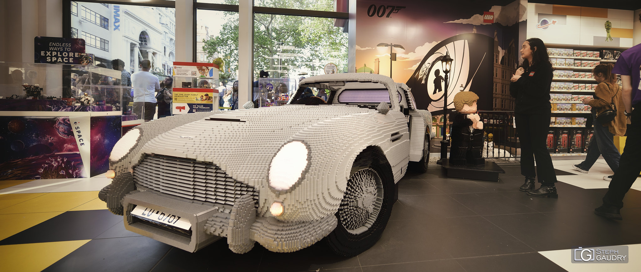 L'Aston Martin DB5 de James Bond en Lego taille réelle [Klik om de diavoorstelling te starten]