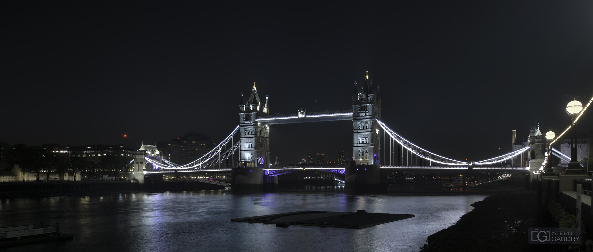 London tower bridge - night [Klik om de diavoorstelling te starten]